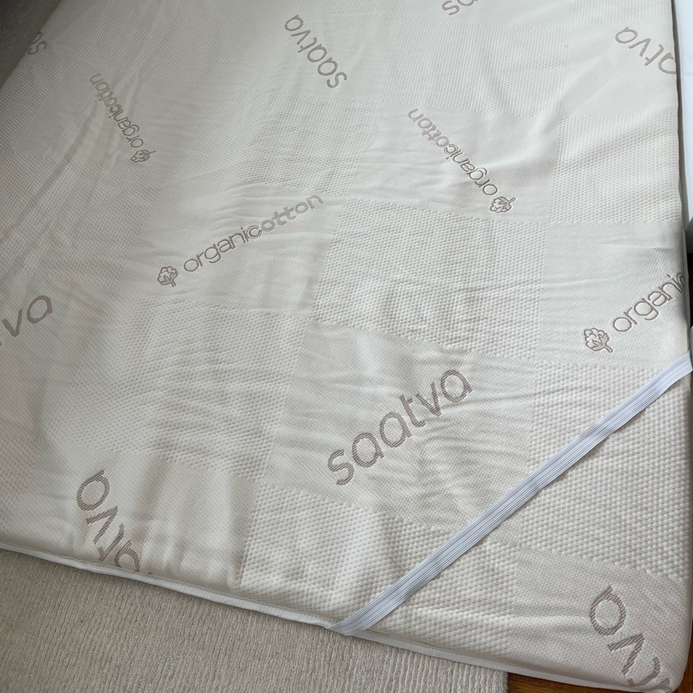Brand new Saatva memory foam mattress topper
